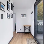 Sarnia Hq Container House In With Garden And Air Conditioning By Renters 别尔斯克-比亚拉