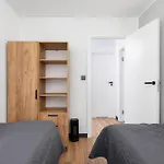 Sarnia Hq Container House In With Garden And Air Conditioning By Renters 别尔斯克-比亚拉