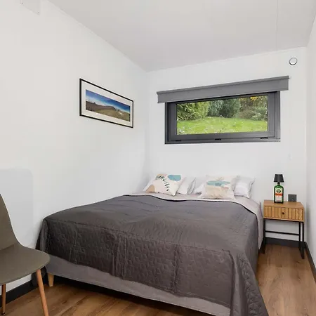 بيت للعطل Sarnia Hq Container House In With Garden And Air Conditioning By Renters بييلسكو بياوا