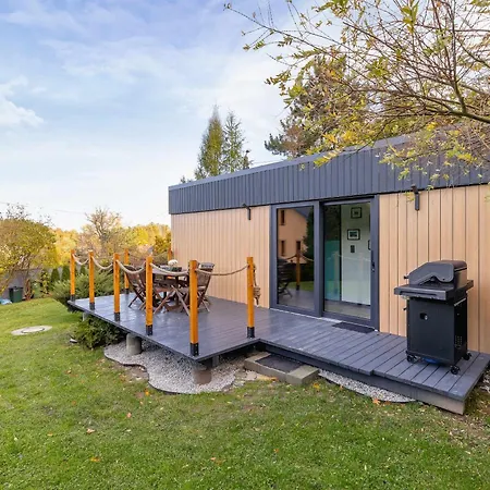 Sarnia Hq Container House In With Garden And Air Conditioning By Renters بيت للعطل