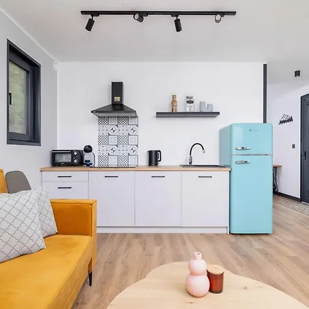 Sarnia Hq Container House In With Garden And Air Conditioning By Renters * Бельсько-Бяла
