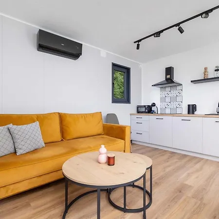 Sarnia Hq Container House In With Garden And Air Conditioning By Renters بيت للعطل