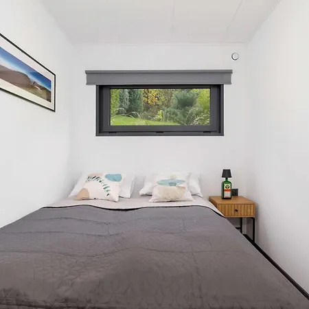 Sarnia Hq Container House In With Garden And Air Conditioning By Renters