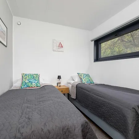 Sarnia Hq Container House In With Garden And Air Conditioning By Renters
