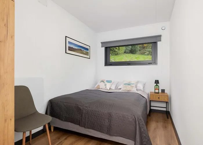 بيت للعطل Sarnia Hq Container House In With Garden And Air Conditioning By Renters بييلسكو بياوا