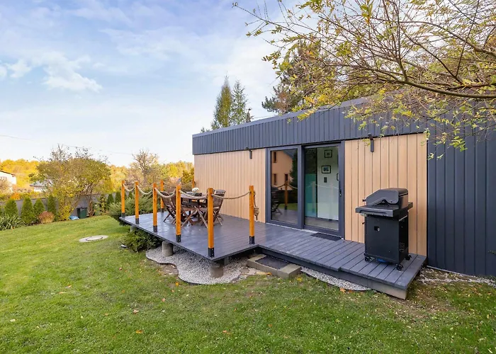 Sarnia Hq Container House In With Garden And Air Conditioning By Renters بيت للعطل