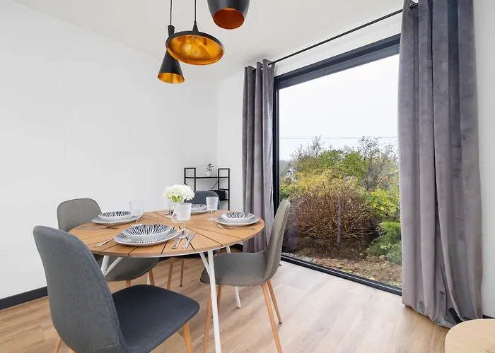 Sarnia Hq Container House In With Garden And Air Conditioning By Renters *