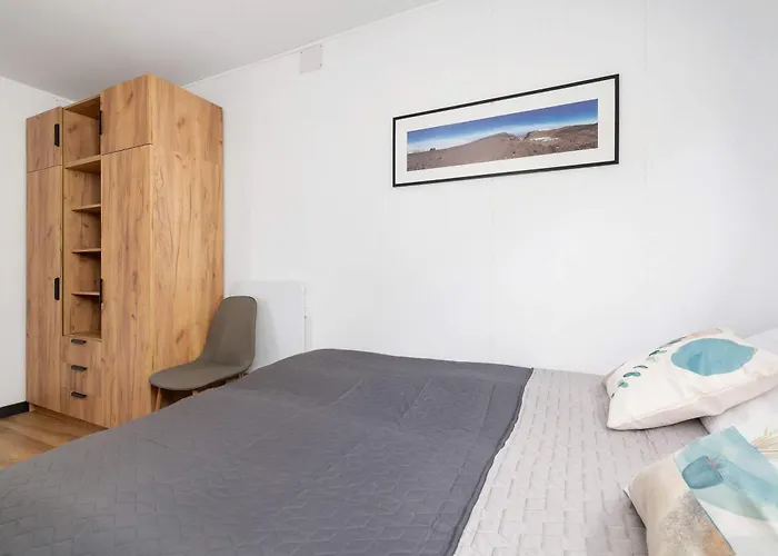 Sarnia Hq Container House In With Garden And Air Conditioning By Renters بيت للعطل