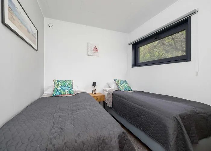 Sarnia Hq Container House In With Garden And Air Conditioning By Renters