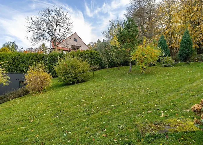 Sarnia Hq Container House In With Garden And Air Conditioning By Renters بيت للعطل